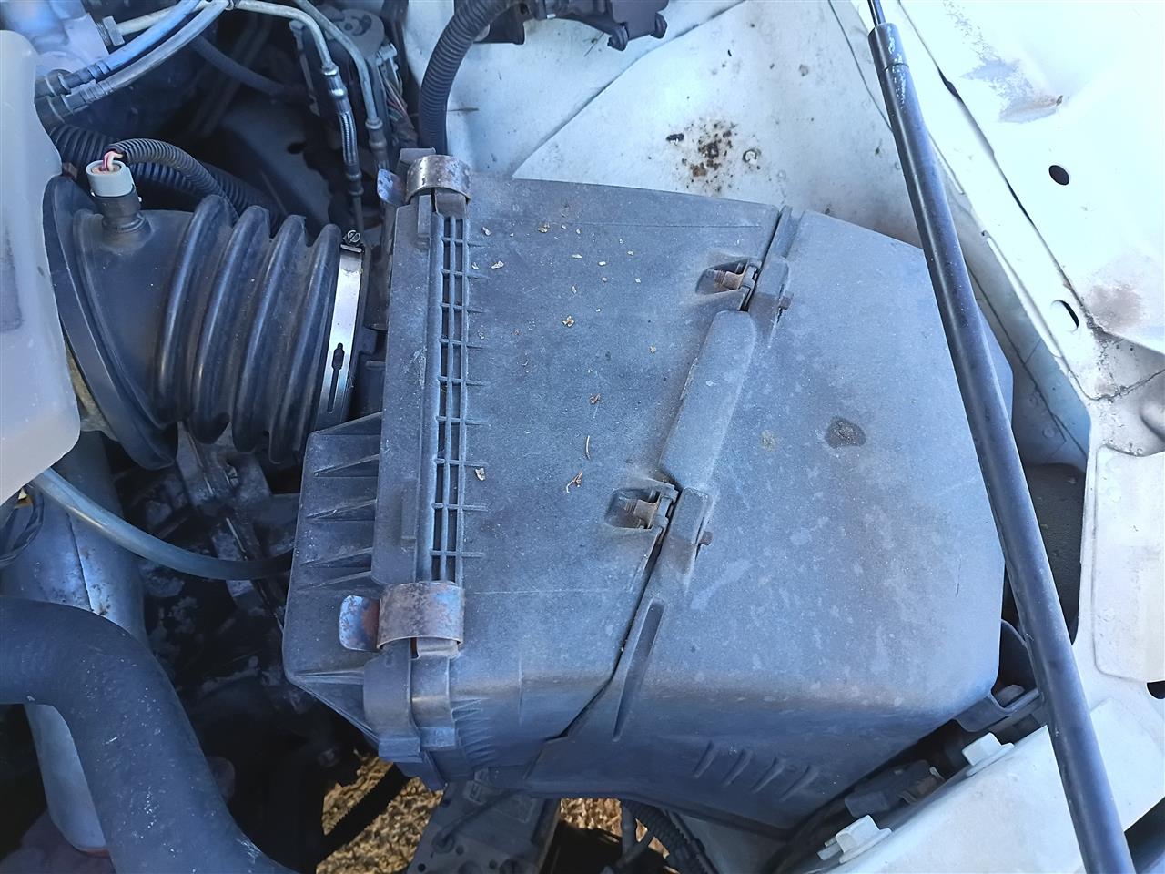 2000 thru 2005 Buick Lesabre, Pontiac Bonneville Air Cleaner Intake Filter Box 3.8L