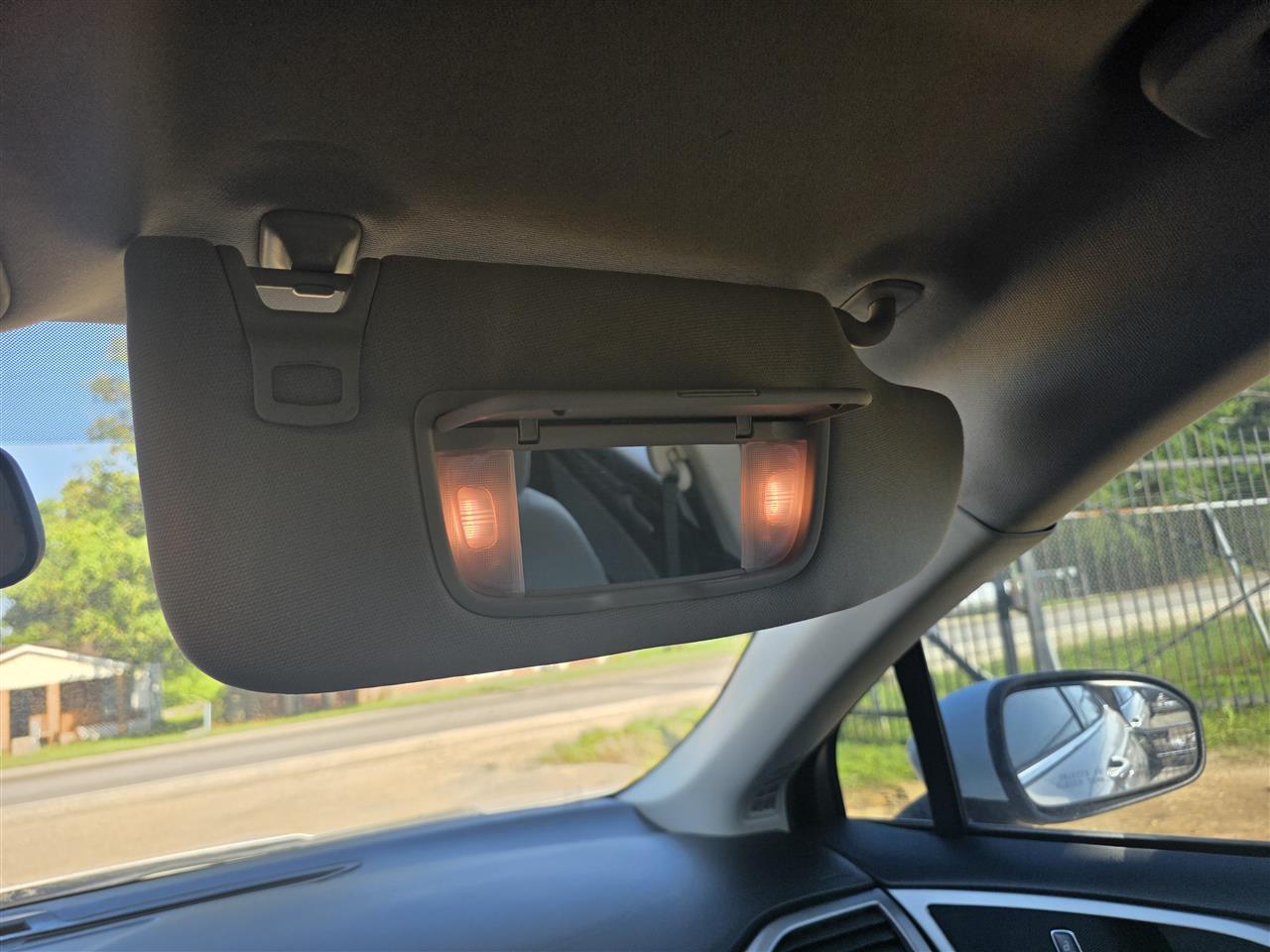 2017 2018 2019 2020 Ford Fusion Passenger Side Right Sun Visor illuminated without sunroof R