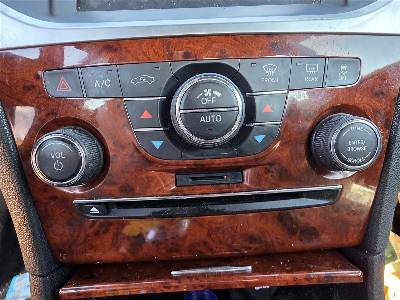 2011 2012 Chrysler 300 AC Heater Temperature Climate Control Unit face plate radio and