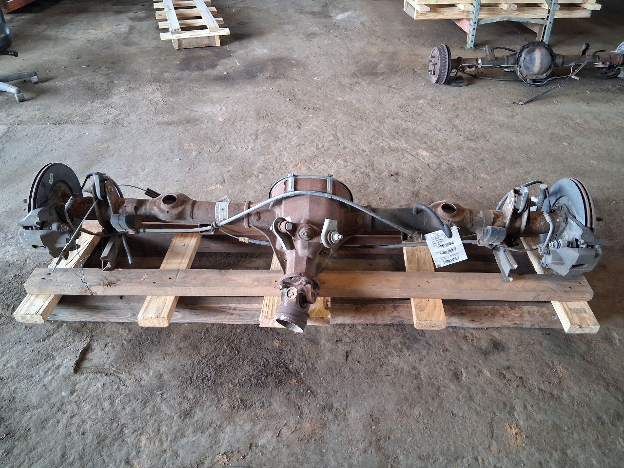 2003 thru 2011 Ford Crown Victoria, Lincoln and Town CAR, Mercury Grand Marquis, Mercury Marauder Axle Assembly RR