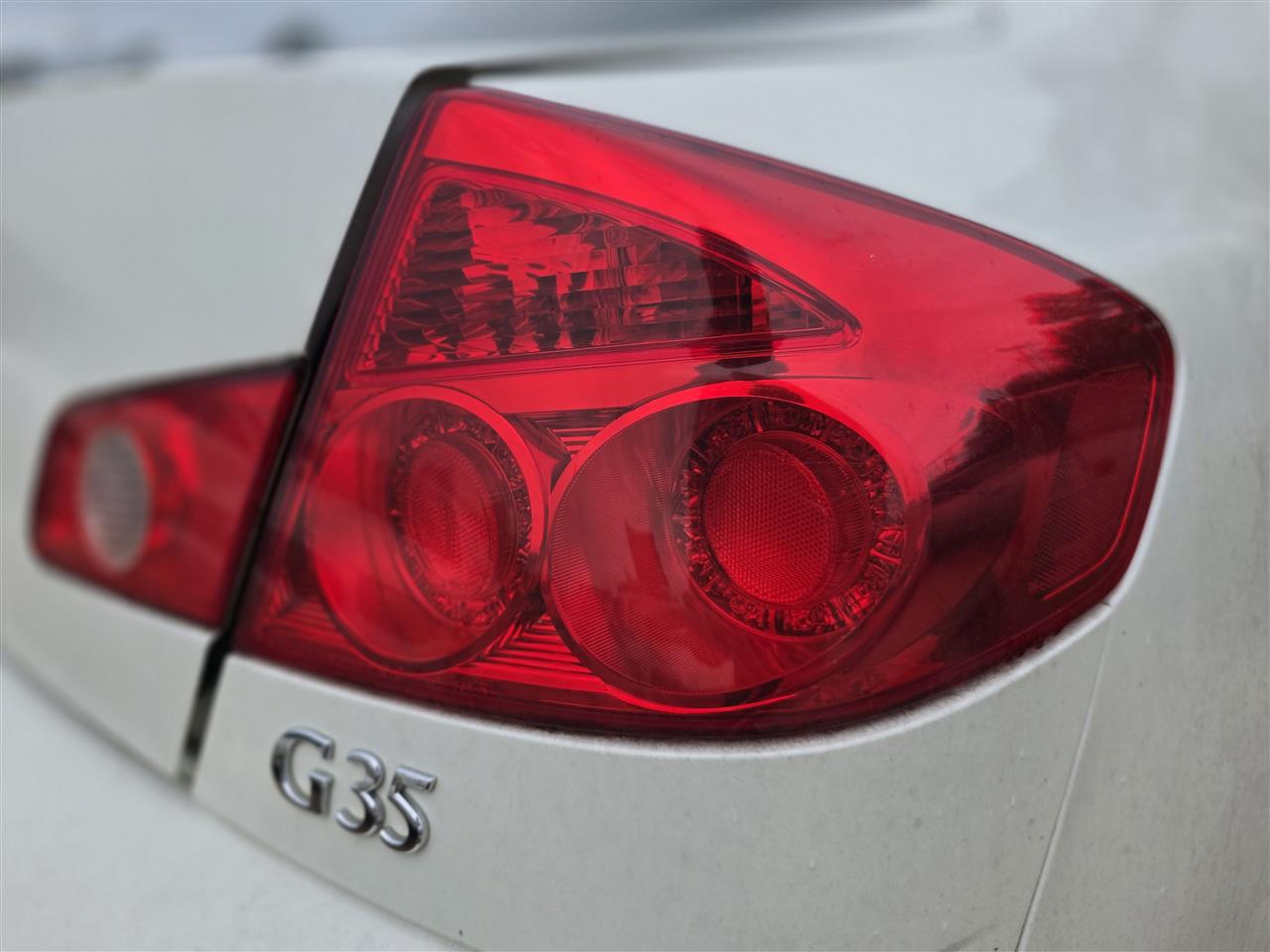2005 2006 Infiniti G35 Passenger Side Right Tail Light Lamp Assembly 4 Dr Sdn quarter panel mounted R