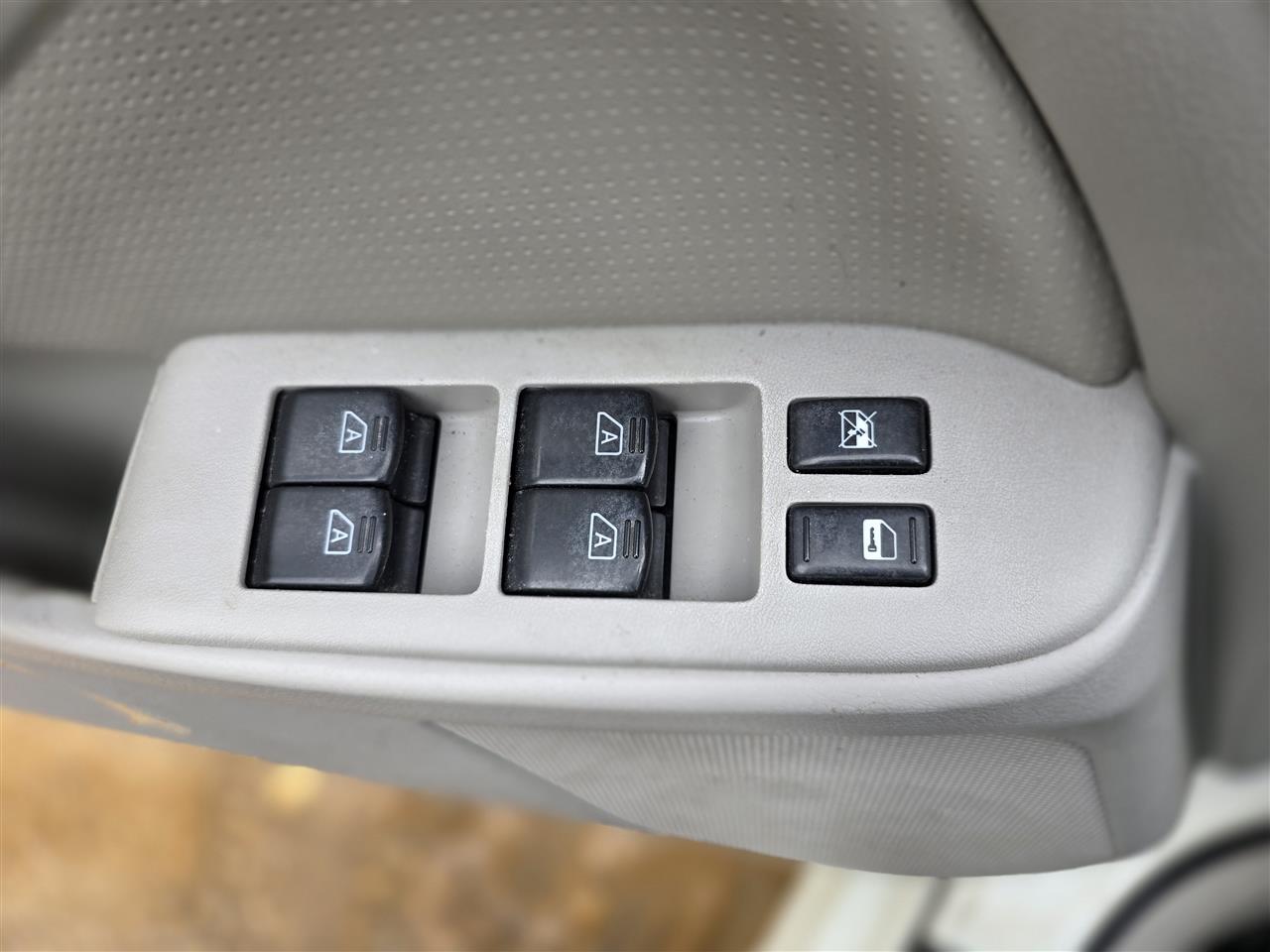 2005 2006 Infiniti G35 Driver Side Left Front Door Window Master Switch Driver s lock and 4 Dr Sdn without memory seat