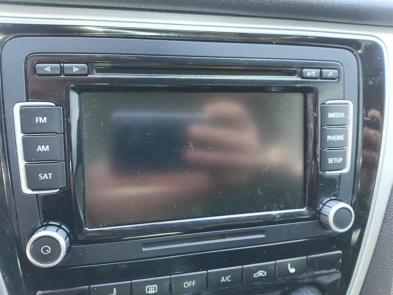 2011 thru 2016 Volkswagen Beetle, Volkswagen Jetta, Volkswagen Passat, Volkswagen Jetta GLI Radio Stereo Audio Head Unit