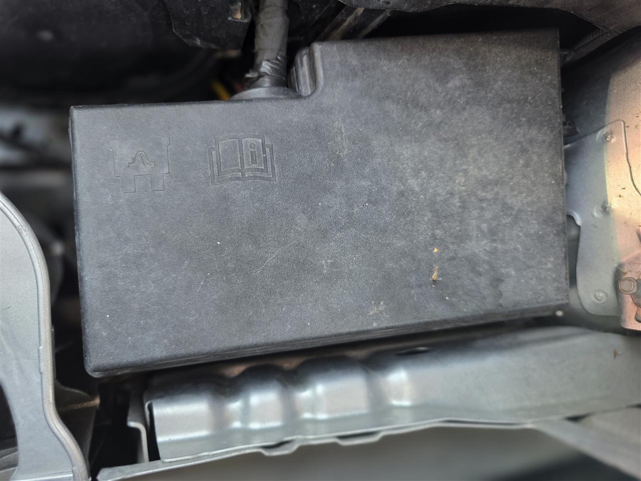 2013 2014 2015 2016 Ford Escape Engine Bay Fuse Box Relay Panel