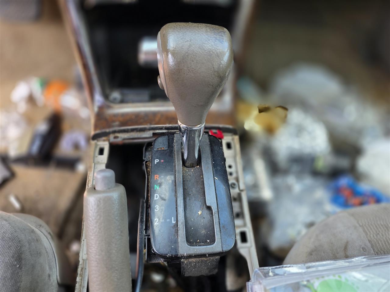 2005 Toyota Camry Transmission Gear Shifter Assembly