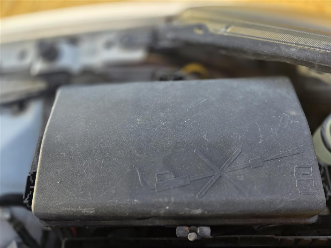 2011 2012 2013 2014 Chevrolet Cruze Engine Bay Fuse Box Relay Panel AT