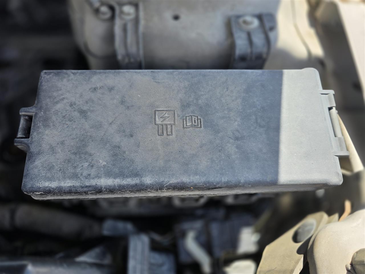2010 2011 2012 Ford Fusion, Mercury Milan Engine Bay Fuse Box Relay Panel 2.5L VIN A 8th digit