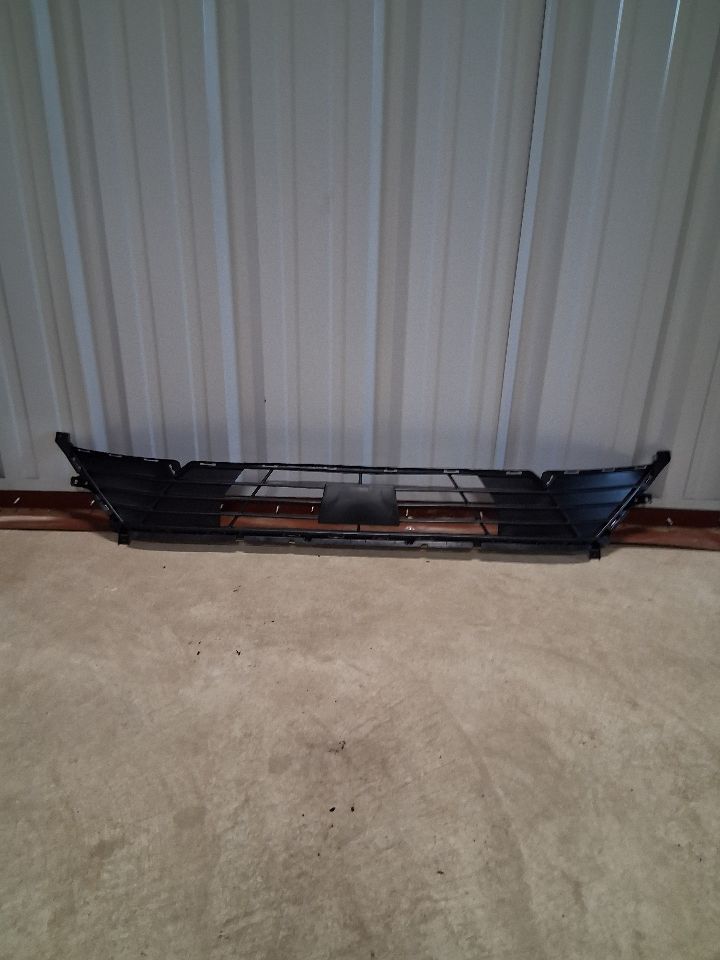 Used OEM Grille from 2025 Hyundai Elantra