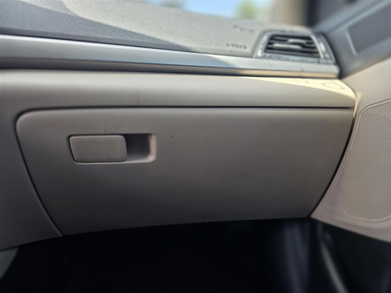 2017 Hyundai Elantra Glove Box Compartment