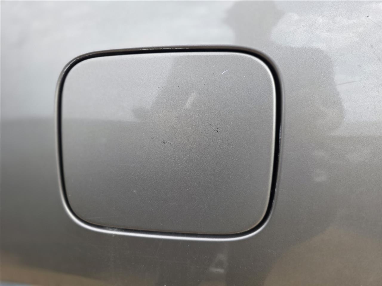 2010 Hyundai Veracruz Fuel Filler Gas Door Lid