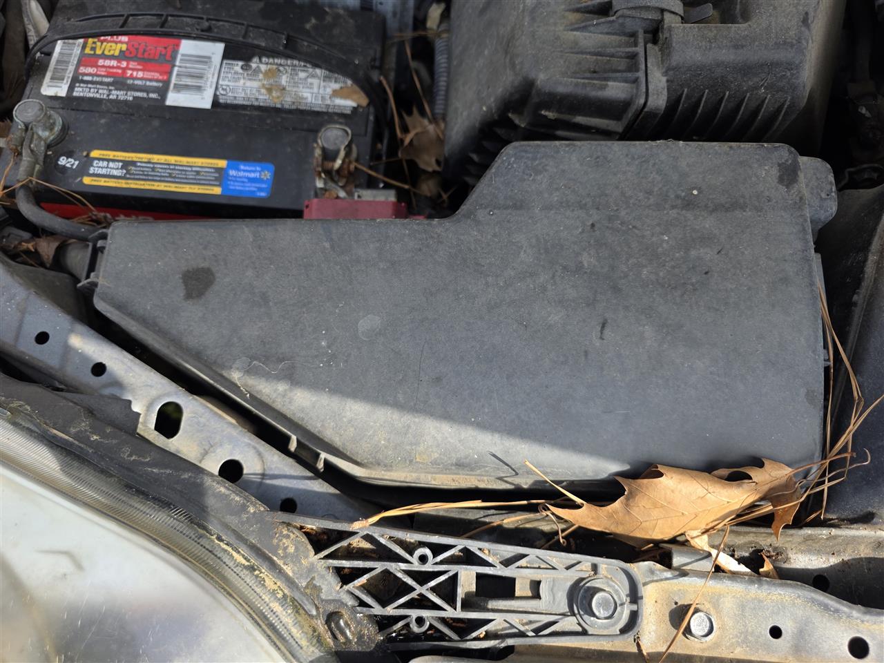 2011 Nissan Altima Engine Bay Fuse Box Relay Panel