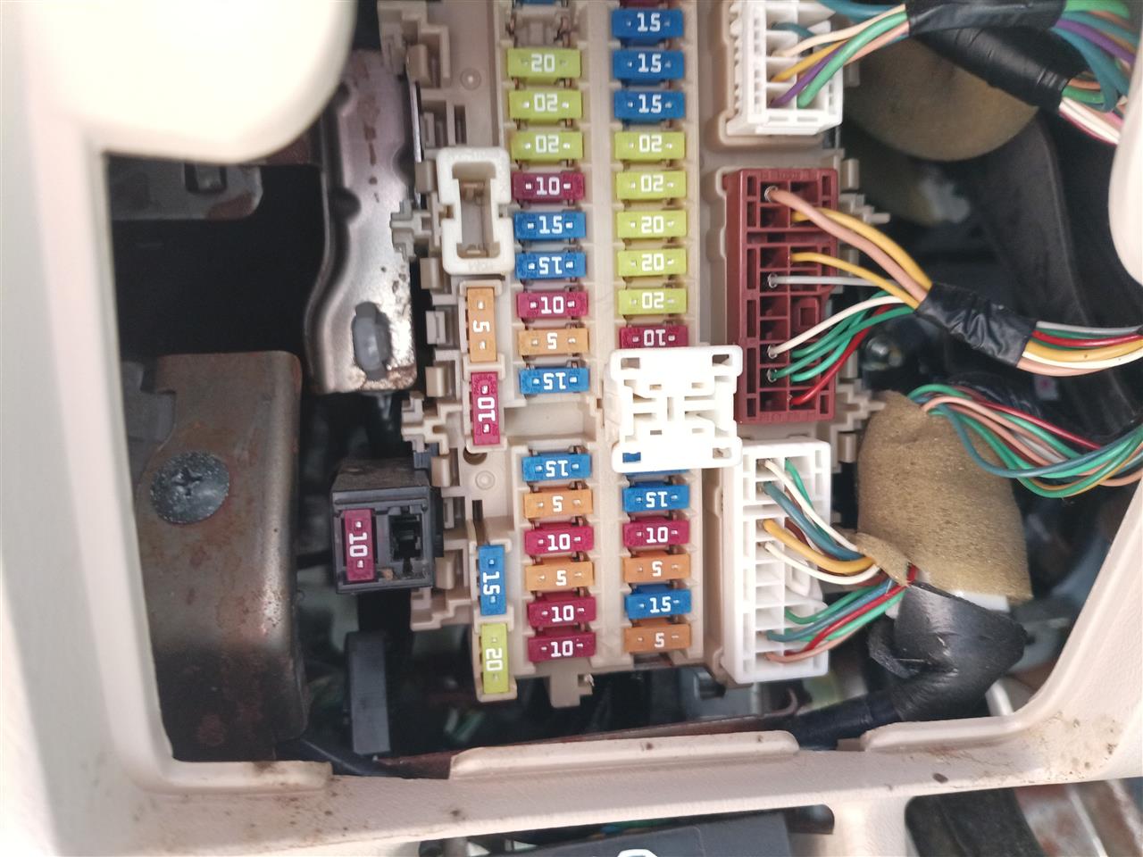 2014 Nissan Pathfinder Cabin Interior Fuse Box Relay Panel