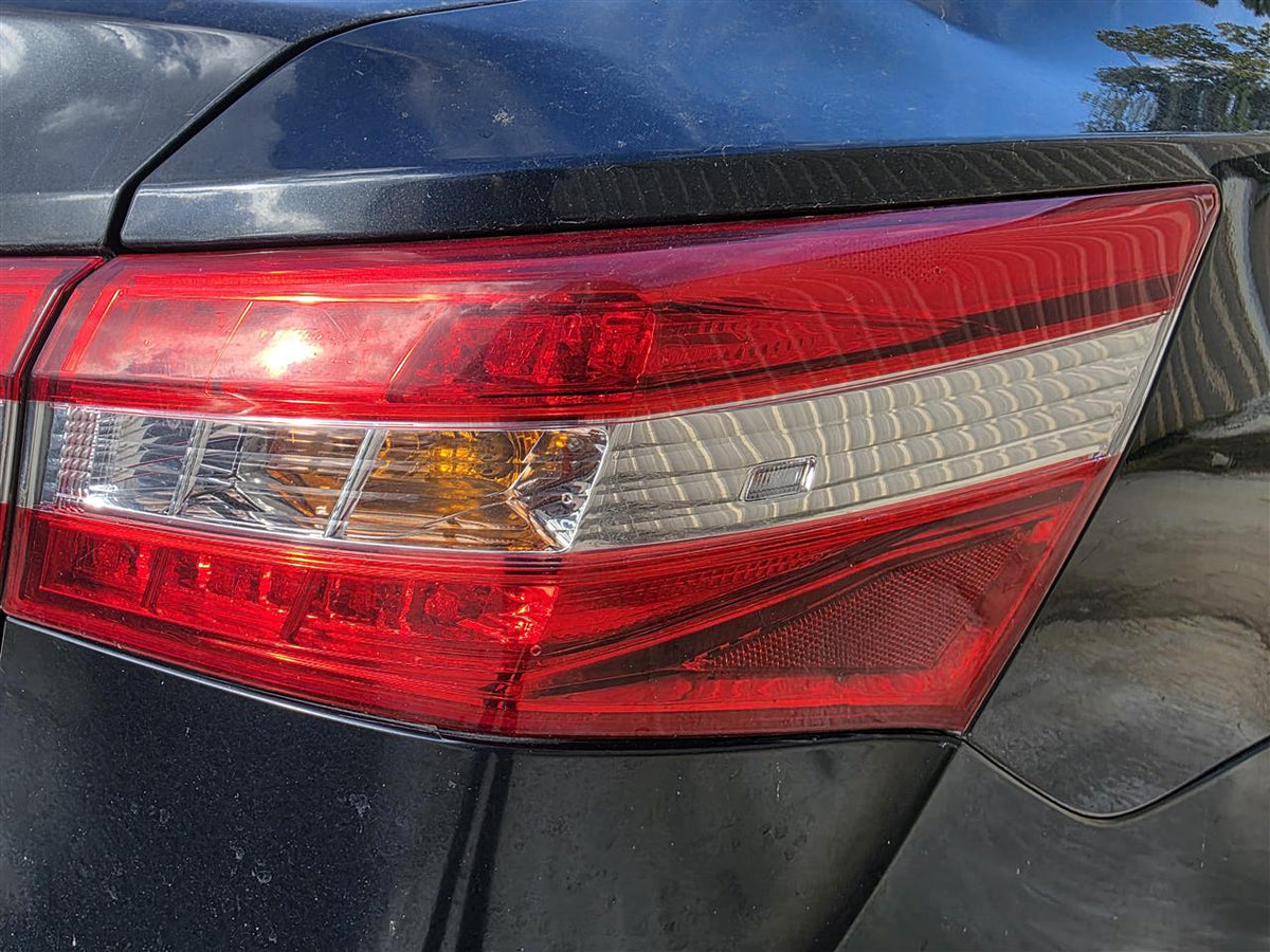 Used OEM Passenger Side Right Tail Light Lamp Assembly from 2015 Toyota Avalon