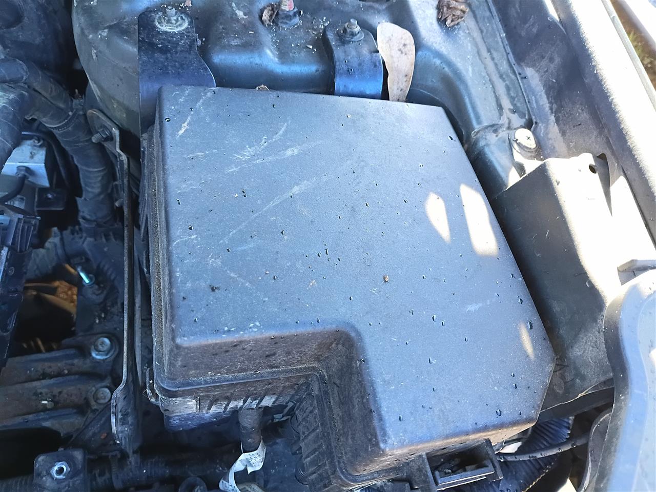 Used OEM Engine Bay Fuse Box Relay Panel from 2012 Kia Sorento