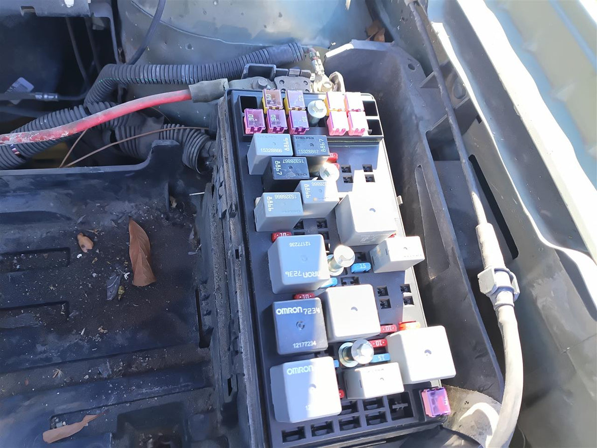 Used OEM Engine Bay Fuse Box Relay Panel from 2006 Chevrolet Malibu