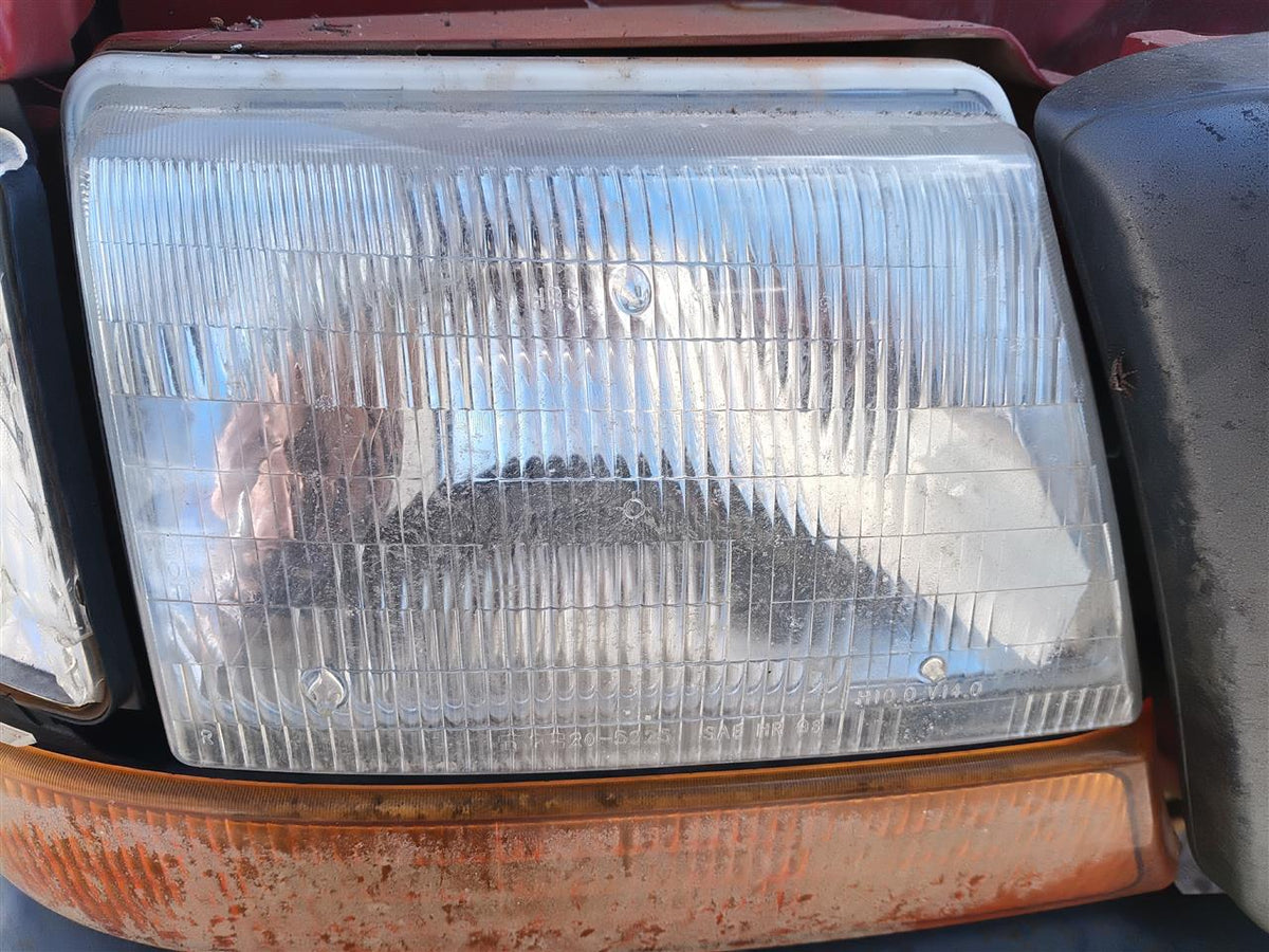 Used OEM Passenger Side Right Headlight Headlamp Assembly from 2000 Ford Ranger
