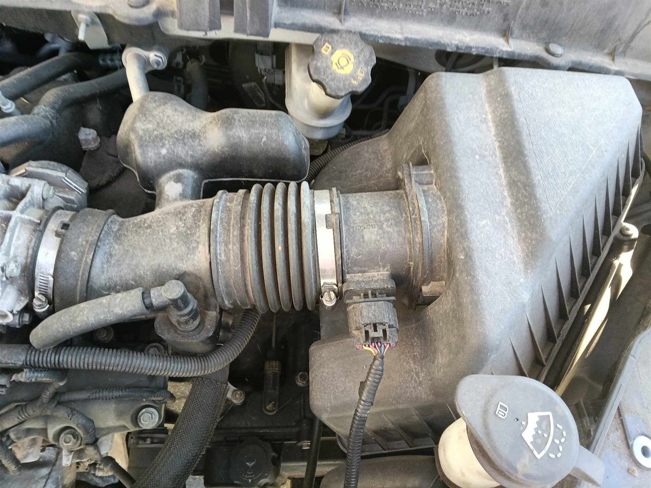 2009 2010 2011 Buick Enclave, Chevrolet Traverse, GMC Acadia, Saturn Outlook Air Cleaner Intake Filter Box 3.6L