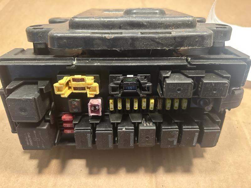 2007 Jeep Grand Cherokee, Jeep Commander Chassis Cont MOD Body Control BCM front LH engine compartment