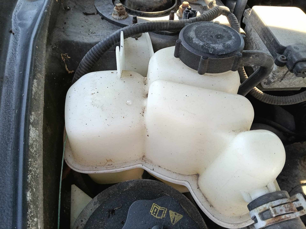 Donor vehicle 2002 Ford Escape (Stock #251195)