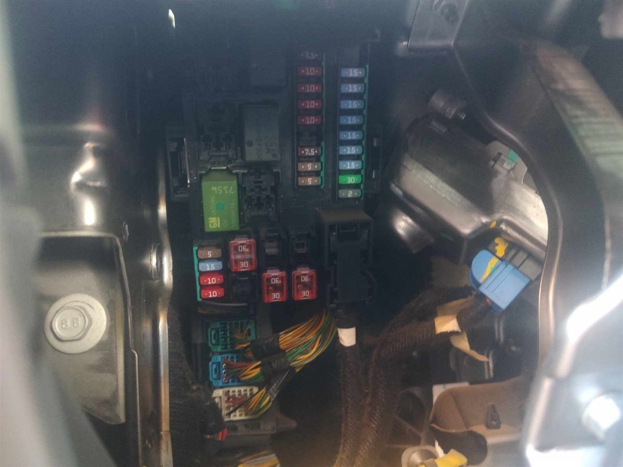 2016 Buick Encore Cabin Interior Fuse Box Relay Panel