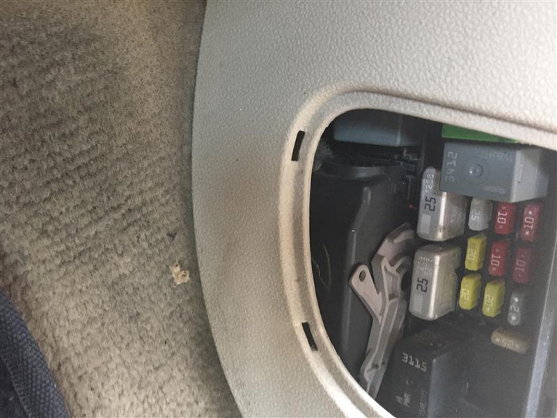 2007 Chevrolet Cabin Interior Fuse Box Relay Panel