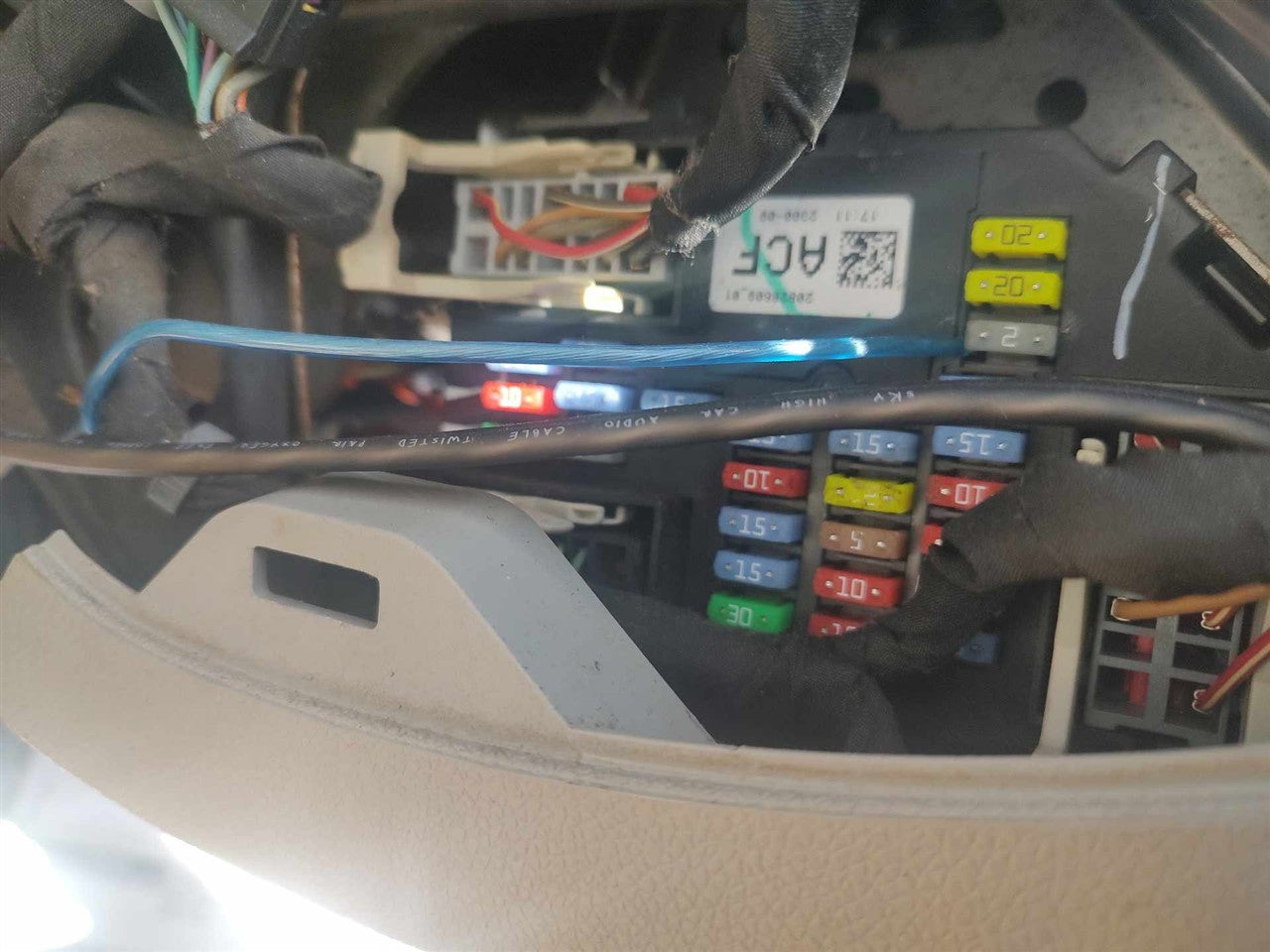 2011 Chevrolet Silverado 1500 Cabin Interior Fuse Box Relay Panel