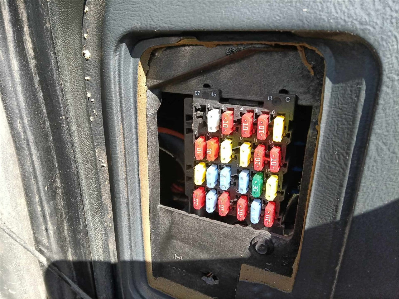2003 GMC S10 S15 Sonoma Cabin Interior Fuse Box Relay Panel