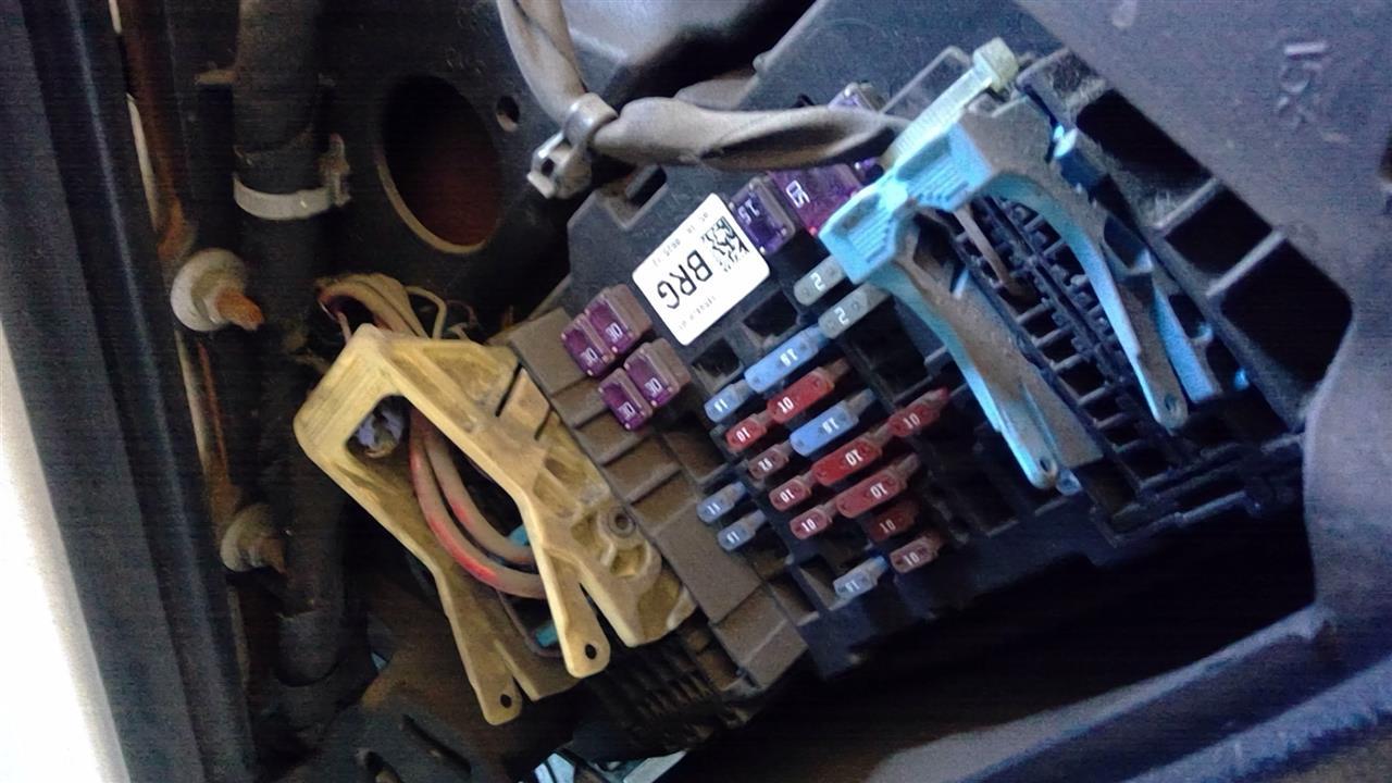 2015 GMC Sierra 1500 Cabin Interior Fuse Box Relay Panel