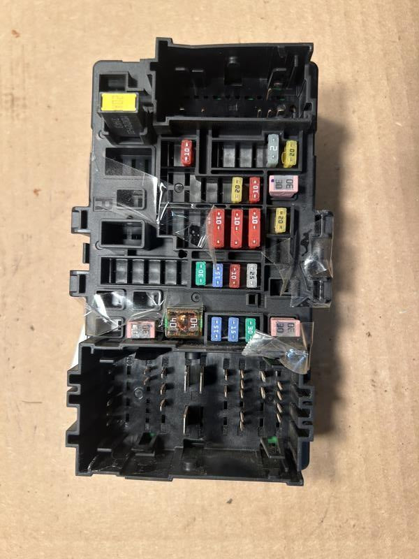 2019 Chevrolet Tahoe Cabin Interior Fuse Box Relay Panel