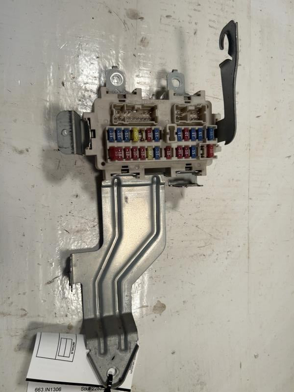 2006 Infiniti Cabin Interior Fuse Box Relay Panel