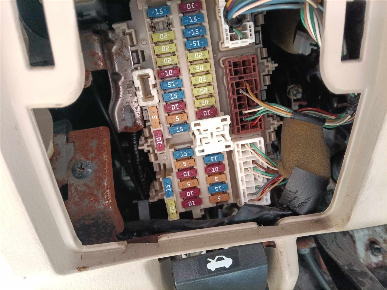 2014 Nissan Pathfinder Cabin Interior Fuse Box Relay Panel