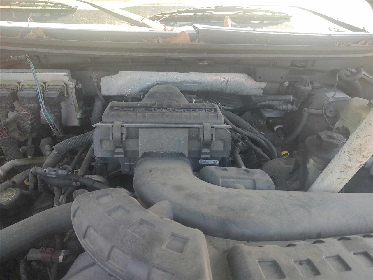 2004 thru 2008 Ford F150, Ford F250SD, Ford F350SD, Lincoln LT and 2 more Air Cleaner Intake Filter Box 5.4L