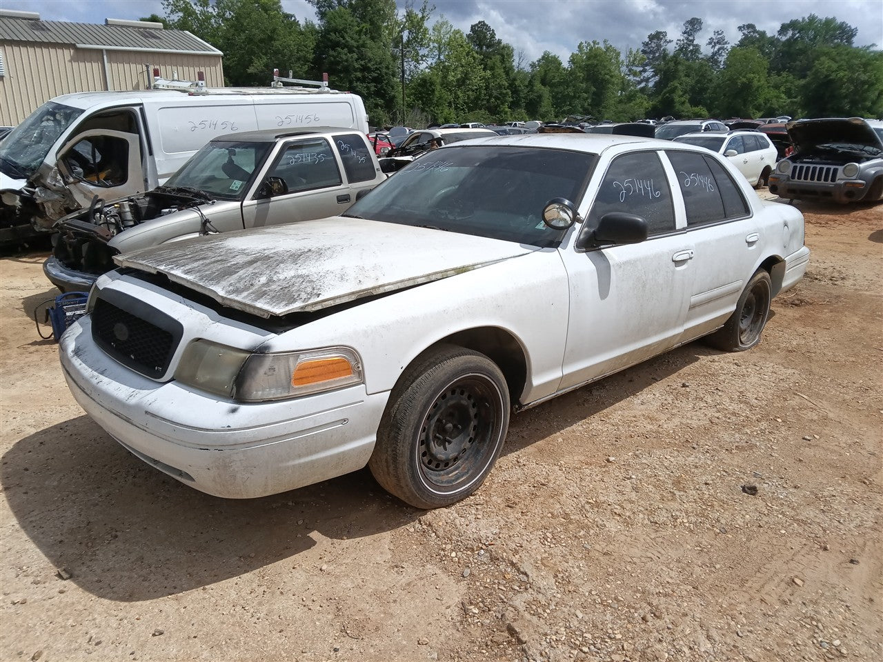 Donor vehicle 2002 Ford Crown Victoria (Stock #251446)