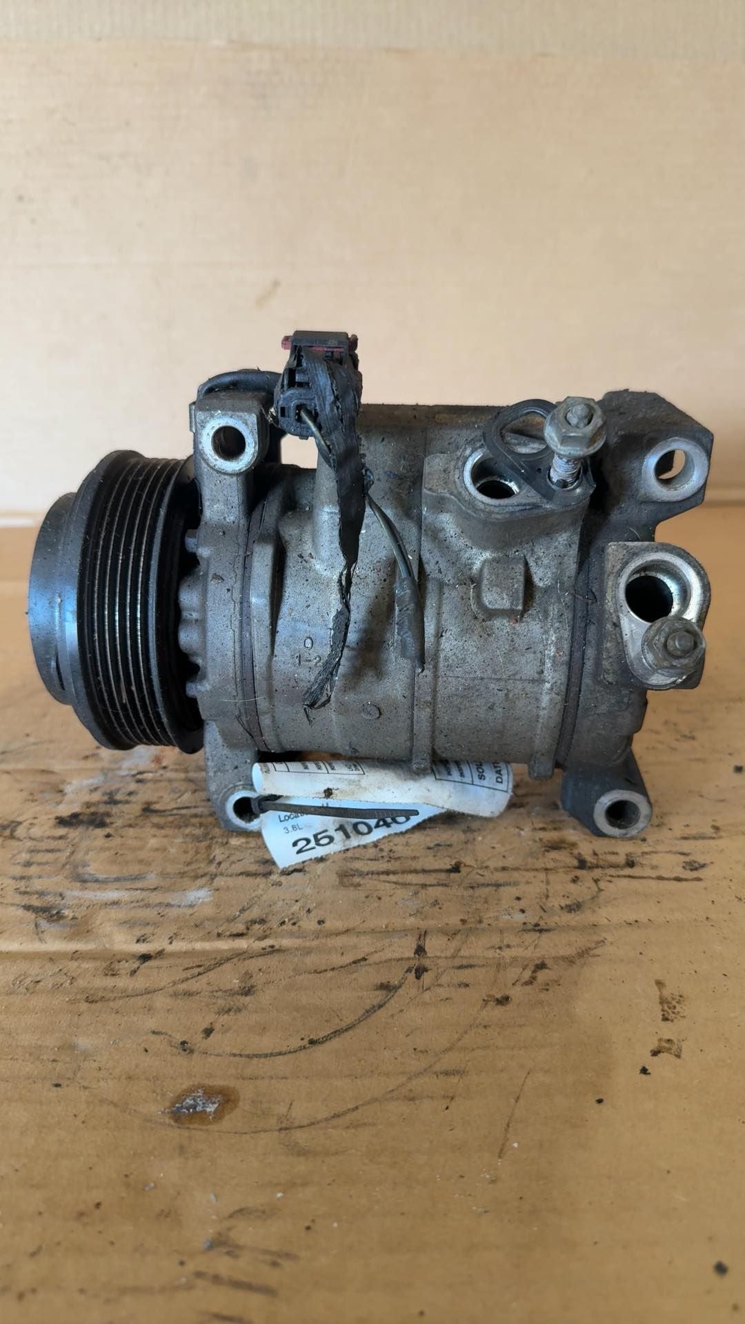 2008 2009 2010 Chrysler Town and Country, Dodge Caravan AC Air Conditioning Compressor 3.8L