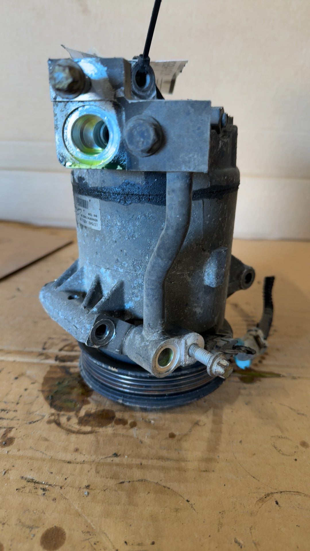 2000 thru 2004 Saturn L Series AC Air Conditioning Compressor 2.2L 4 Cylinder