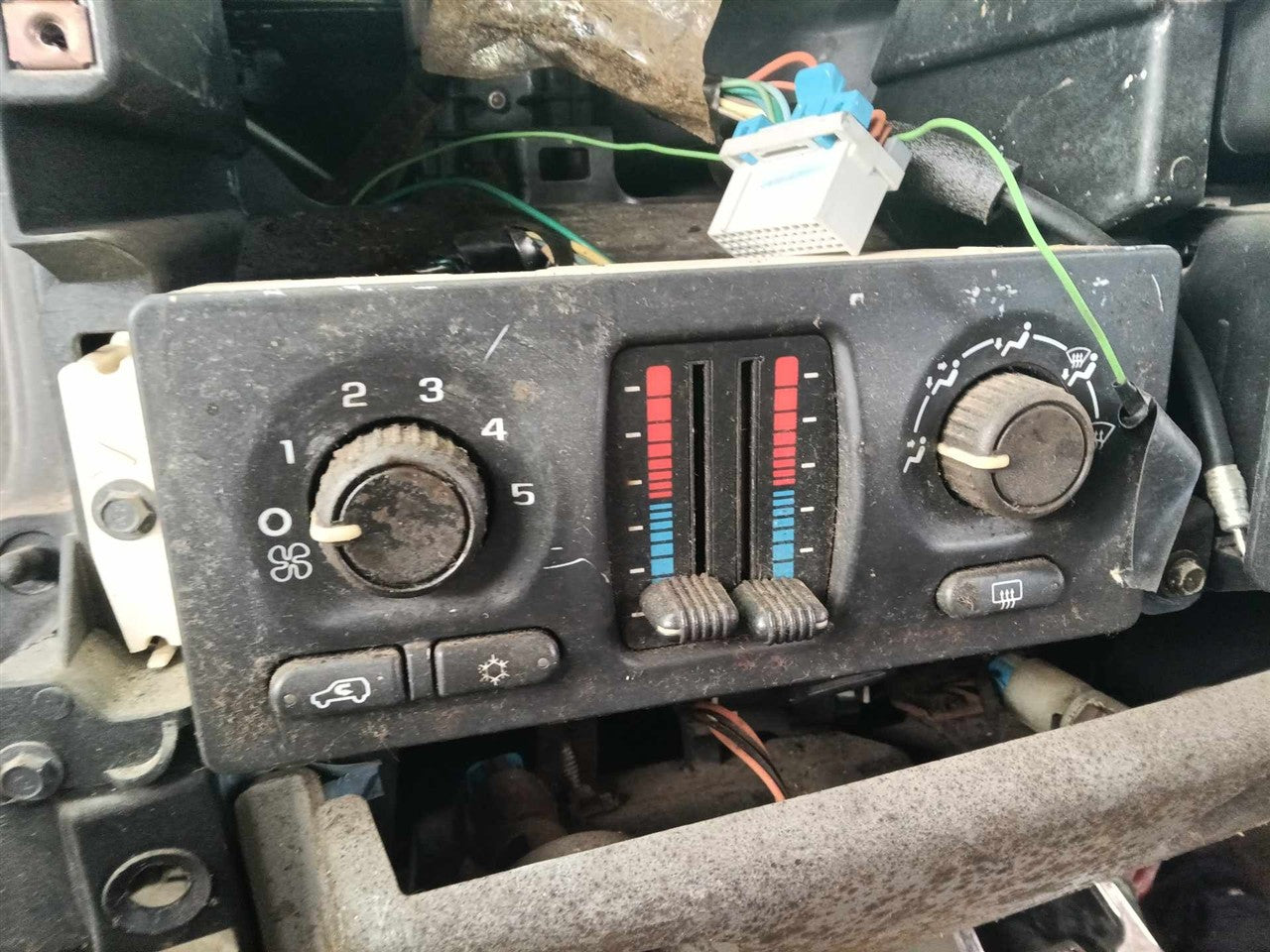 Donor vehicle 2004 Chevrolet Tahoe (Stock #251207)