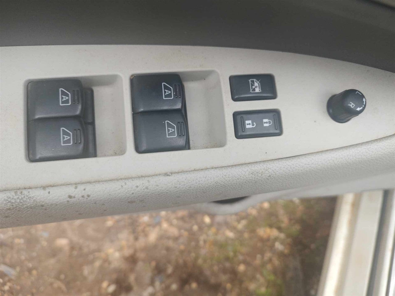 2011 2012 2013 Infiniti G37, Infiniti G25 Driver Side Left Front Door Window Master Switch Driver s lock and with automatic