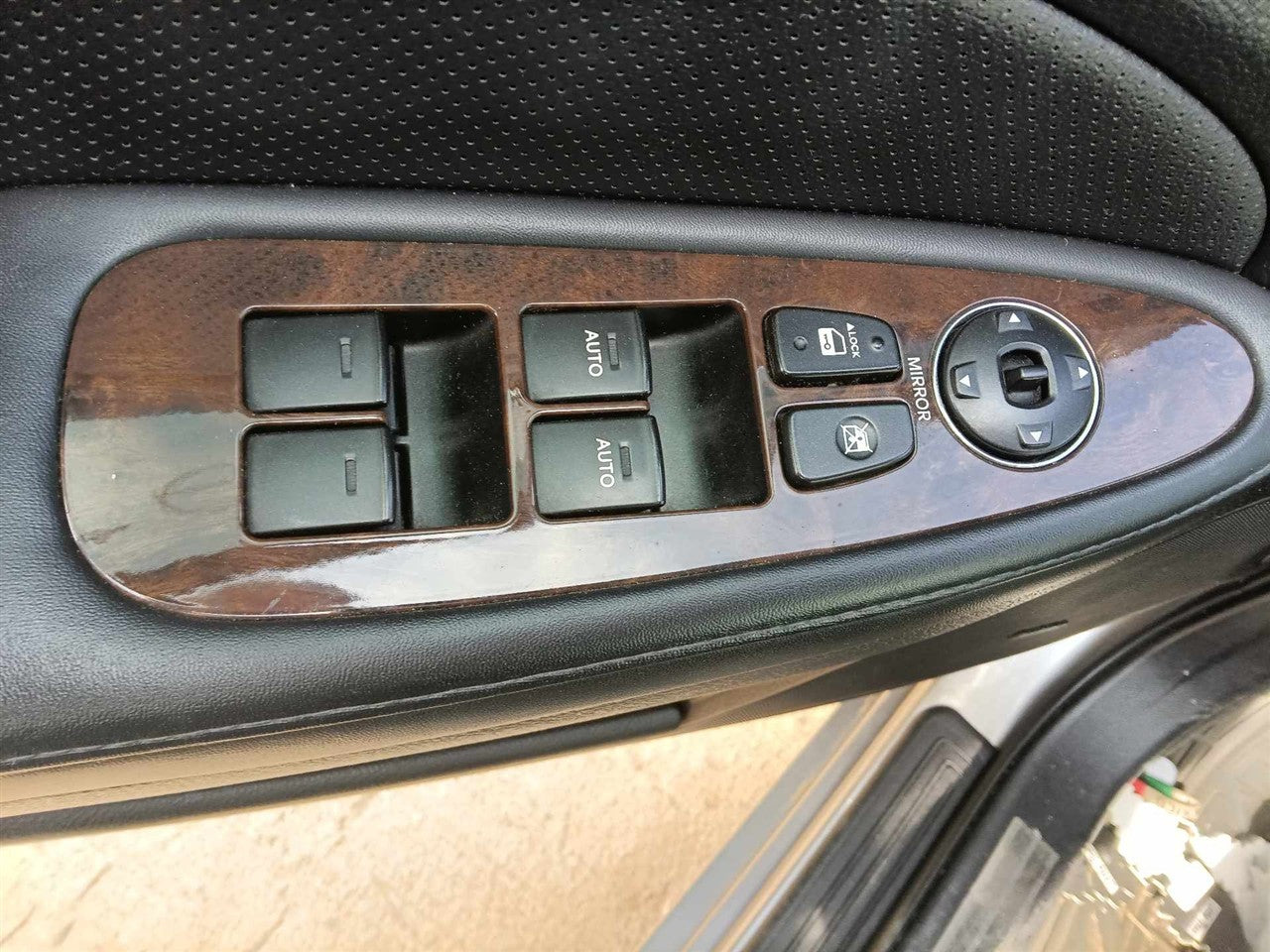 2011 2012 Hyundai Genesis Driver Side Left Front Door Window Master Switch Driver s Sdn lock with mirror and