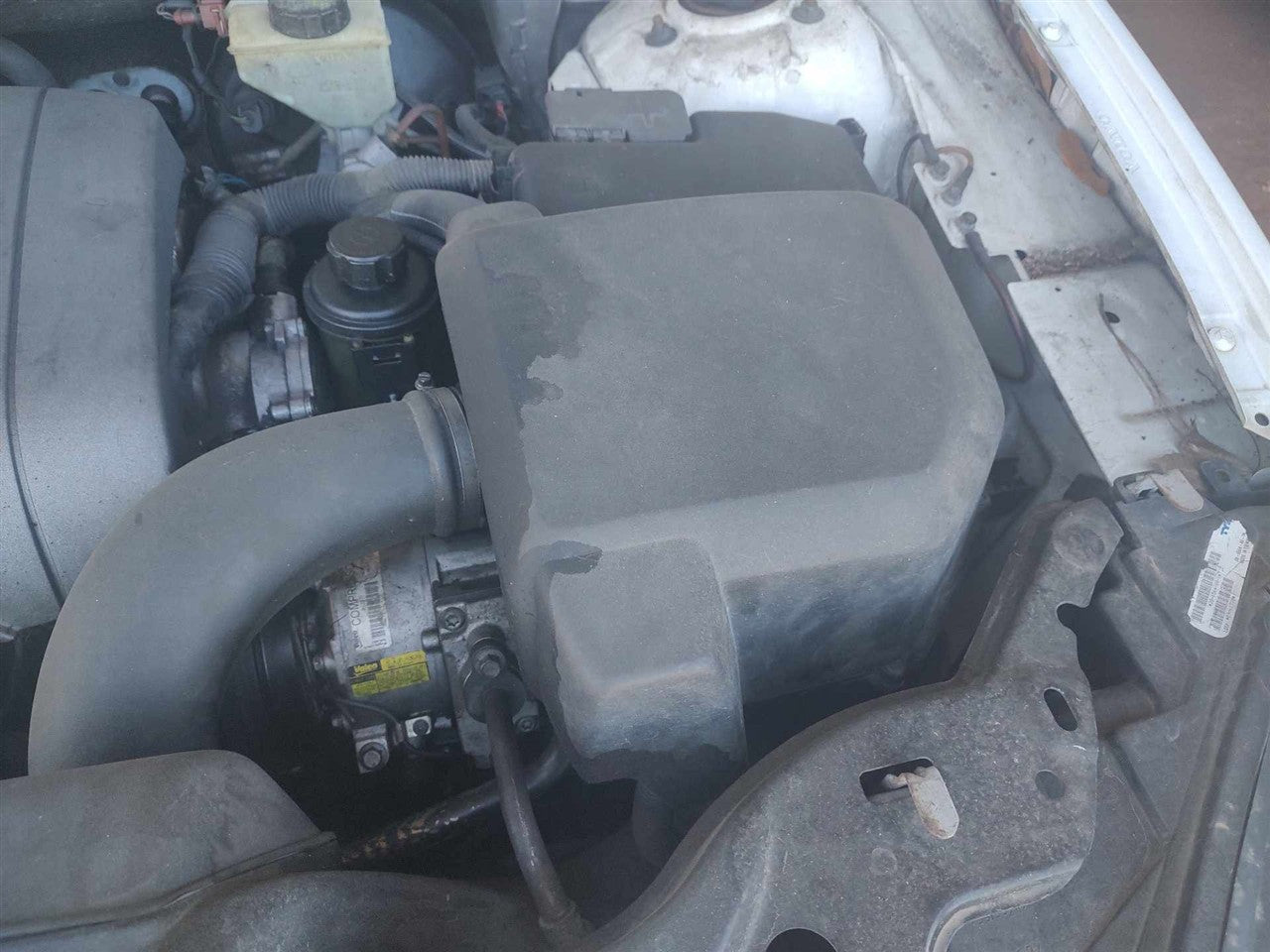 2007 thru 2014 Volvo XC90 Air Cleaner Intake Filter Box 3.2L 6 cylinder