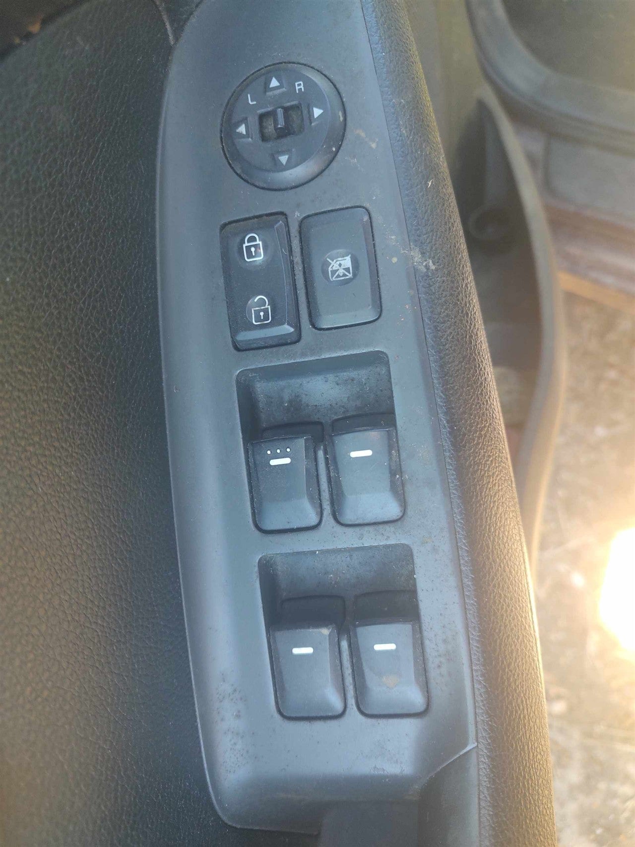 2014 thru 2018 KIA Forte Driver Side Left Front Door Window Master Switch Driver s lock and manual folding mirrors