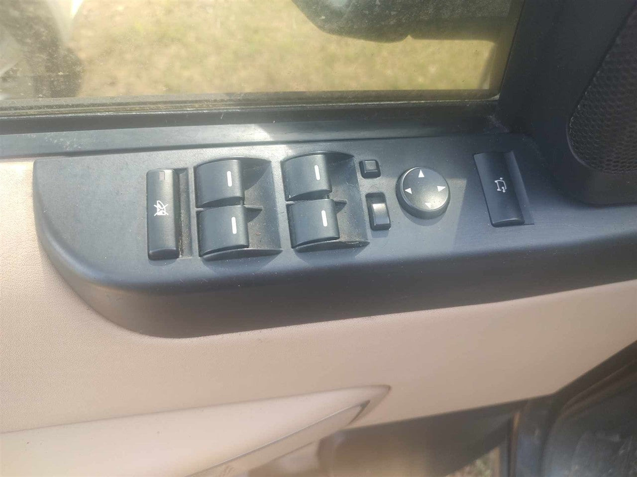 2004 thru 2009 Rover Range Rover Driver Side Left Front Door Window Master Switch Driver s