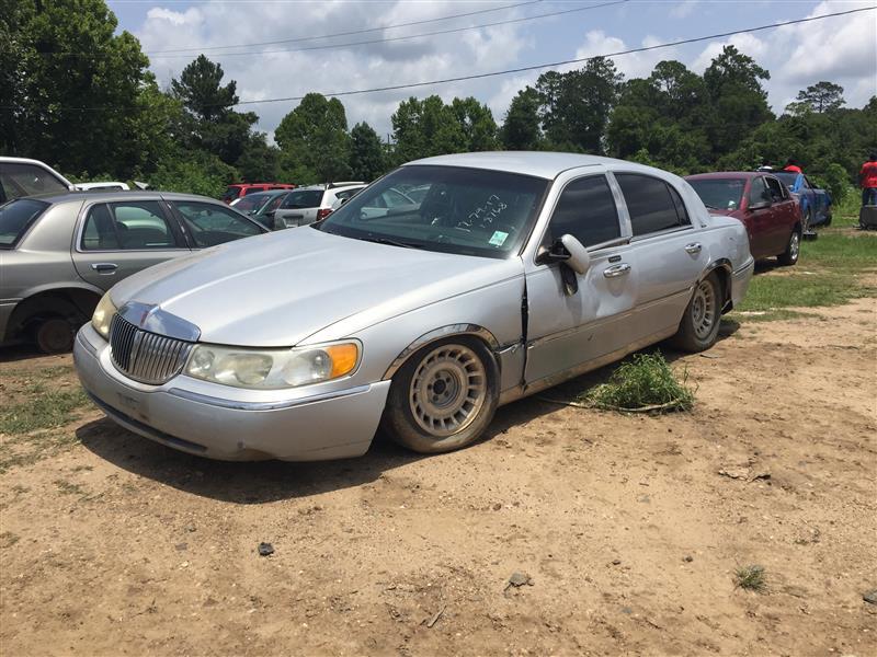 Donor vehicle 2002 Lincoln Continental (Stock #186474)