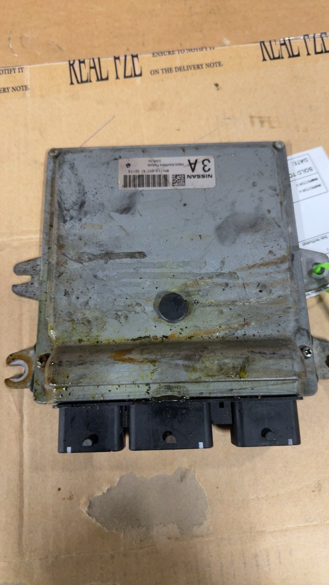 2010 Nissan Altima Engine Control Module ECU ECM PCM Electronic by battery tray
