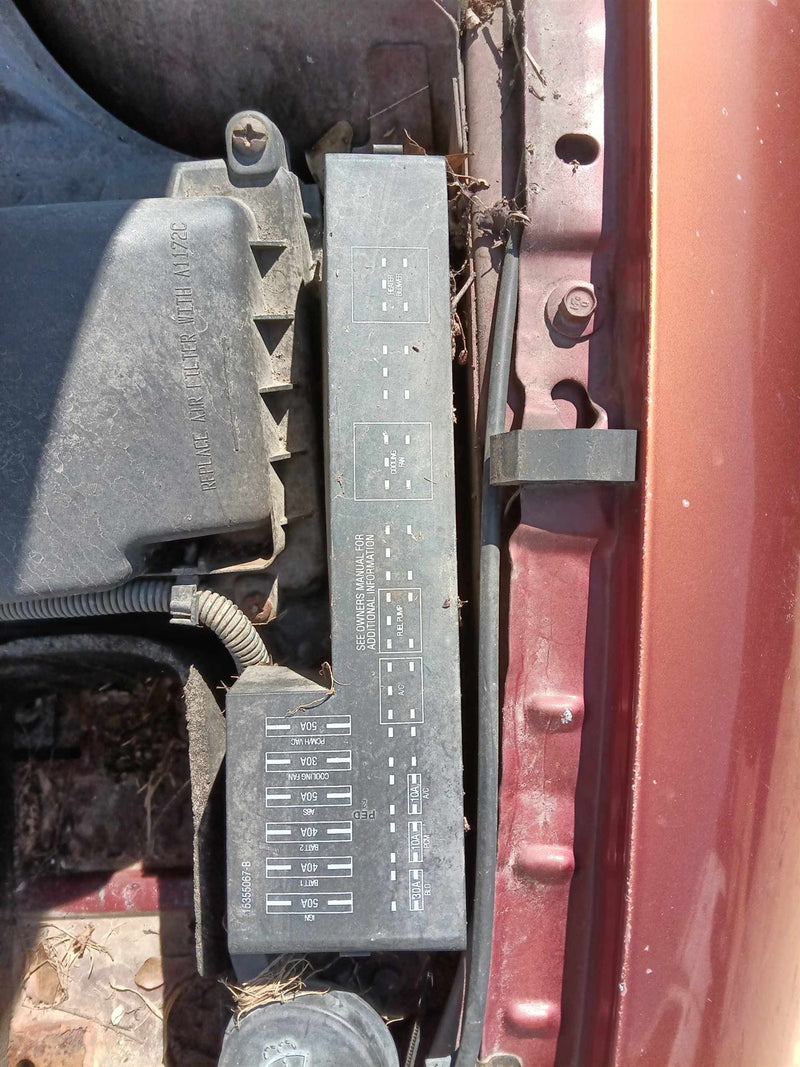 2000 thru 2005 Chevrolet Cavalier, Pontiac Sunfire Engine Bay Fuse Box Relay Panel