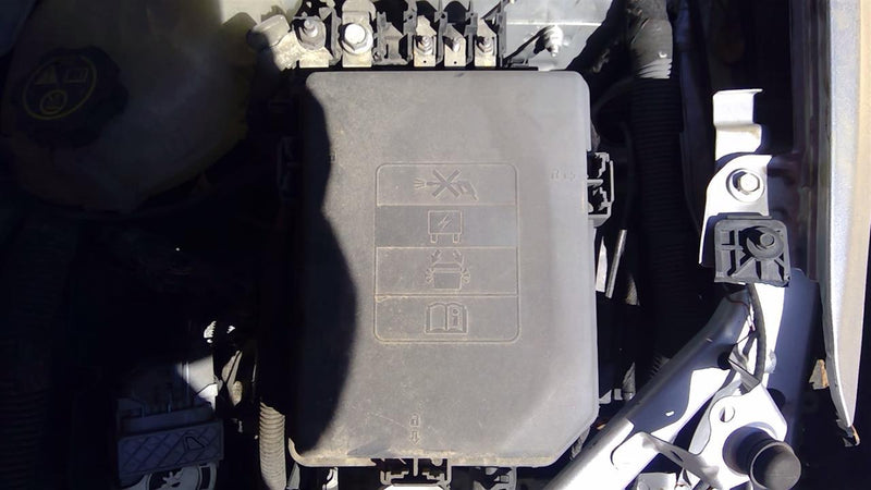 2017 Chevrolet Cruze Engine Bay Fuse Box Relay Panel gasoline AT ID 39049711