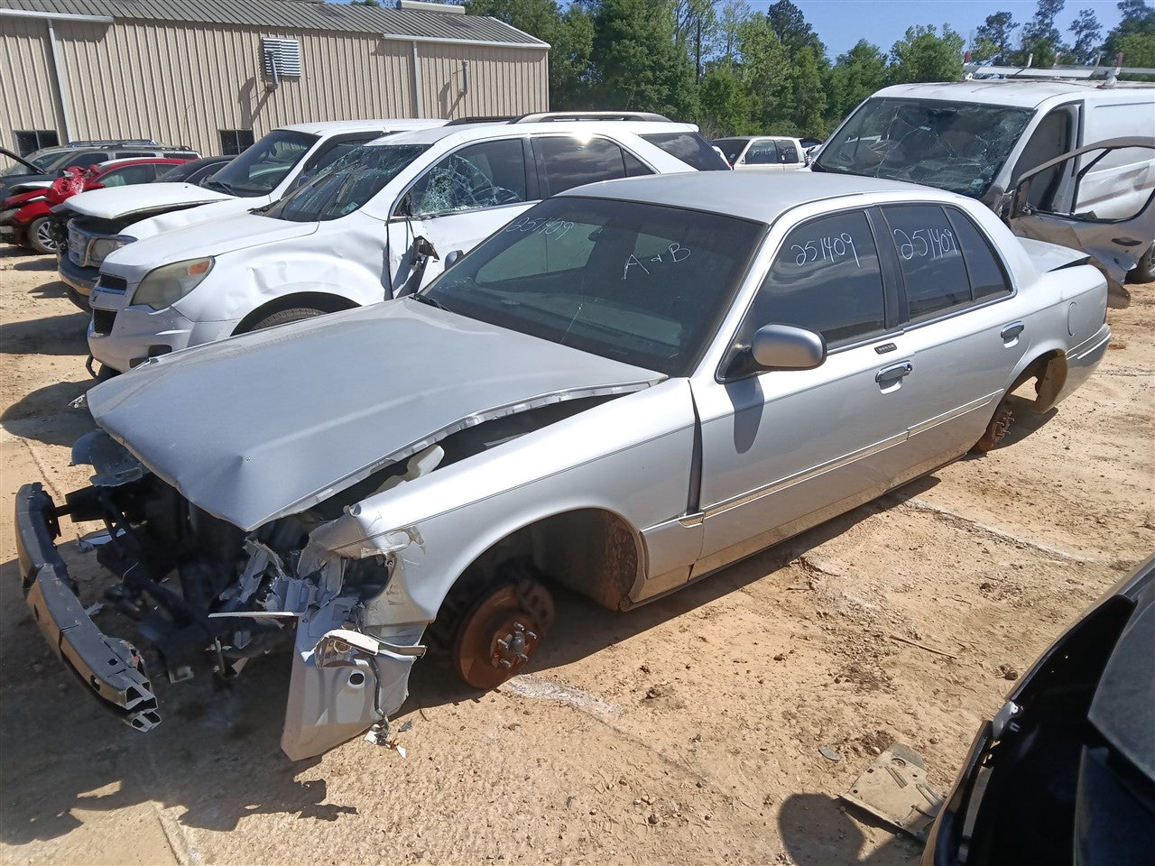 Donor vehicle 2001 Mercury Grand Marquis (Stock #251409)
