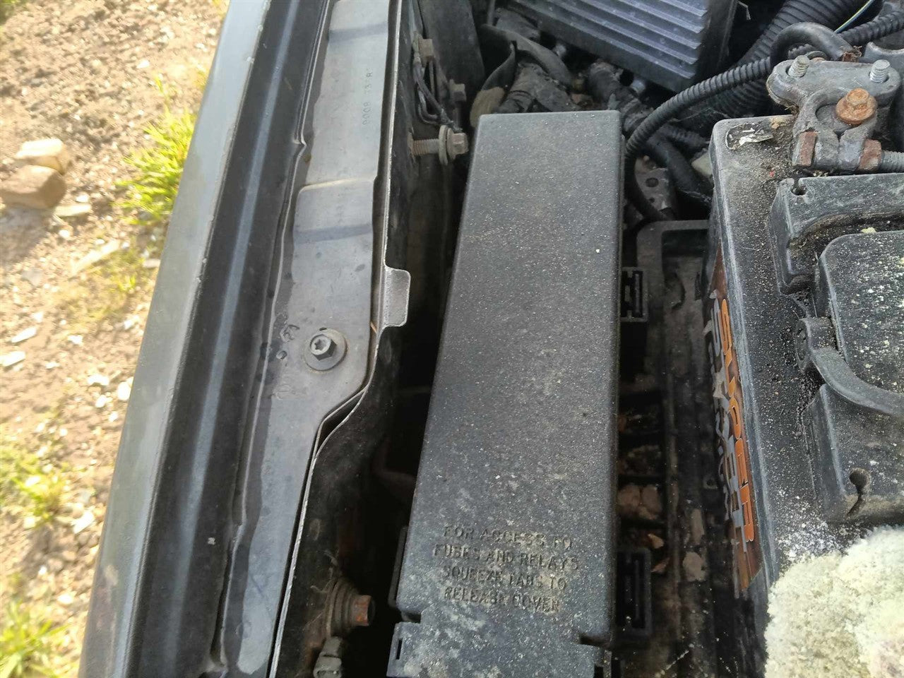 2000 thru 2004 Jeep Grand Cherokee Engine Bay Fuse Box Relay Panel