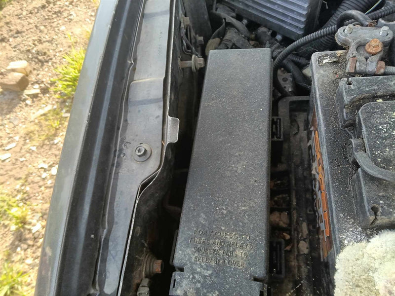 2000 thru 2004 Jeep Grand Cherokee Engine Bay Fuse Box Relay Panel
