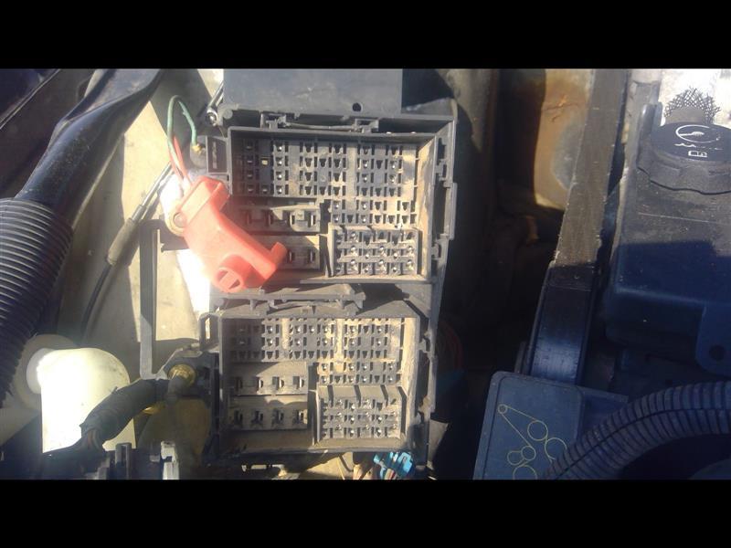 2000 thru 2005 Chevrolet Impala, Chevrolet Monte Carlo Engine Bay Fuse Box Relay Panel 3.4L