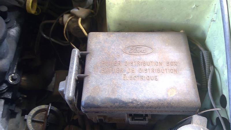 2003 2004 Ford Mustang Engine Bay Fuse Box Relay Panel 3.8L without ABS